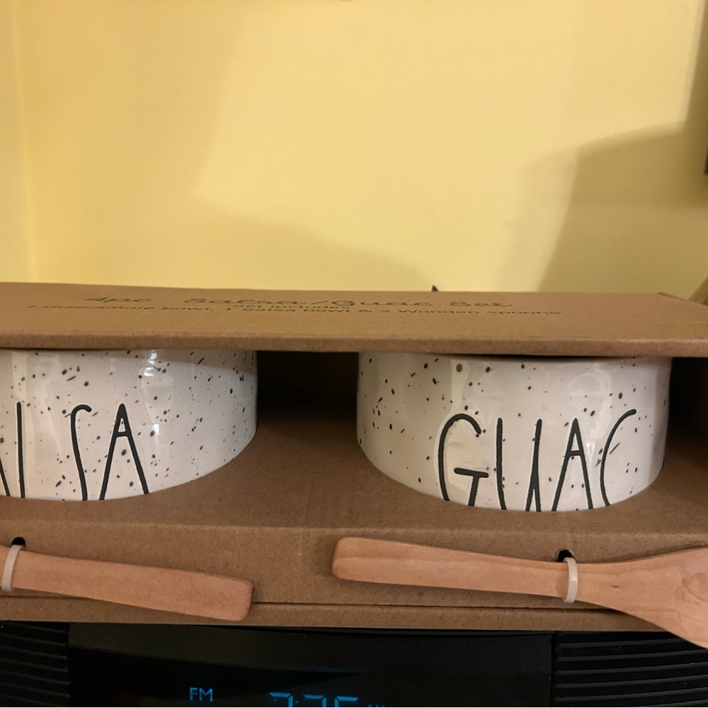 White Speckled Salsa and Guac Bowls